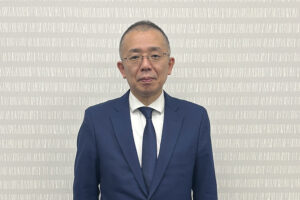 中堂 賢嗣